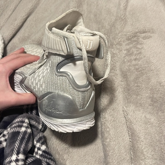 Anta Basketball Shoes - Picture 4 of 5